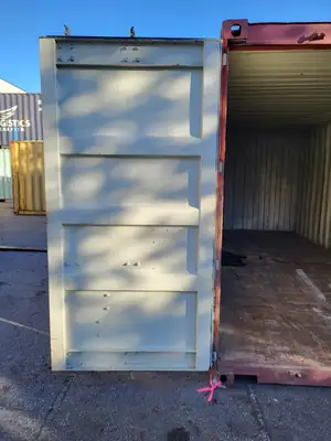 20 ft Damaged Standard Shipping Container - FCIU2139280