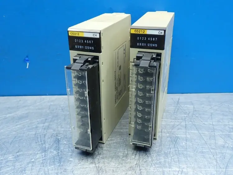 Used OMRON C200HOD212 Input / Output Modules | HGR 24 #733518