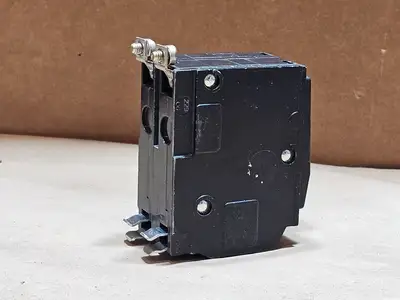 Used SQUARE D QOB240 Switchgears British Columbia CA | Lenmark #1438517