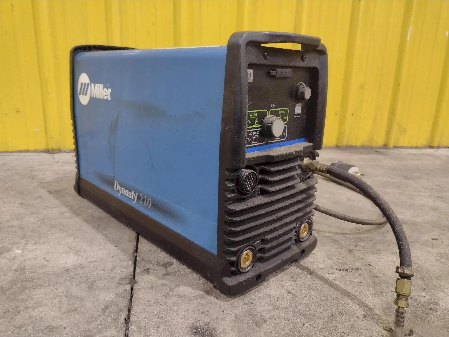 MILLER DYNASTY 210 WELDER: YOBRO #24833