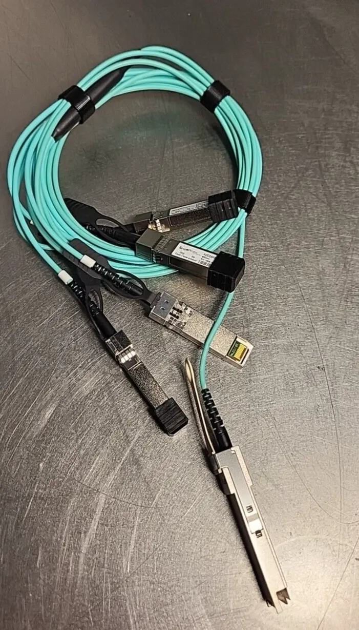 L-COM 100G AOCQSP28100-003 Cable -Optical Fiber 3M SN 1905100290(BIN461)