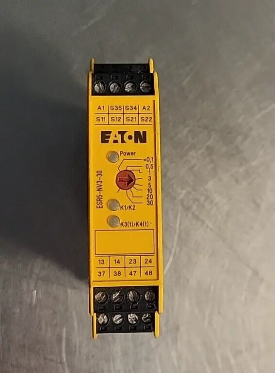 Eaton ESR5-NV3-30 Cutler Hammer Safety Relay (BIN 3.2.3)