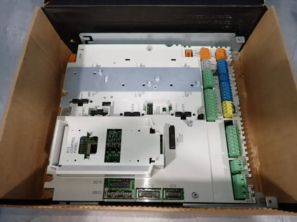 NEW ABB DCS880/DCT880