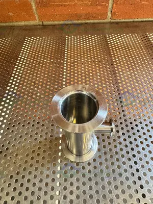 Used 3 WAY STAINLESS STEEL KF 50 TO KF 16/10 ELBOW NIPPLE VACUUM FITTING Valves/Fittings California US | Equipment Lab #1317035