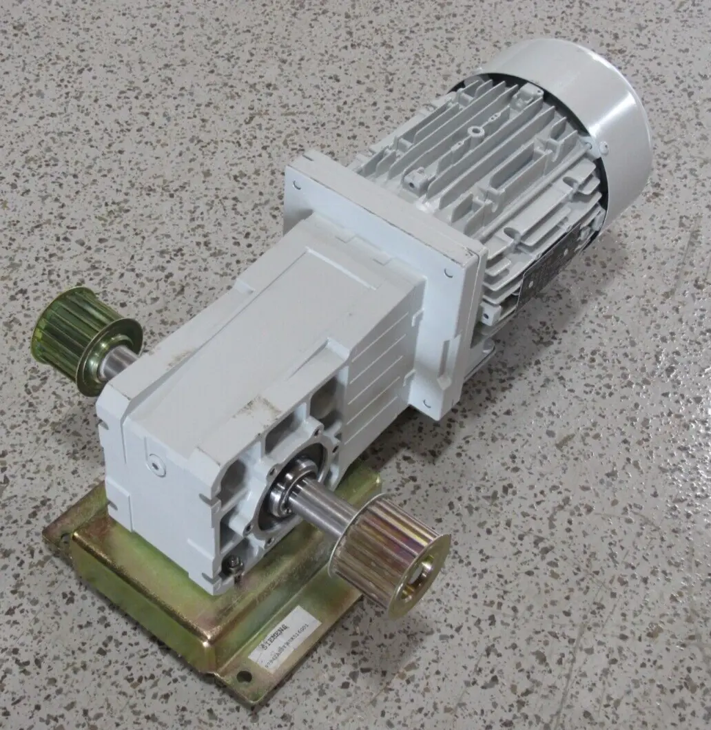 NEW LENZE GKR05-2M-HAR-100C12 GEARMOTOR GKR052MHAR100C12