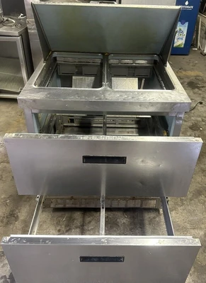 174-0135 Delfield 32” Self Contained Sandwich Prep Table Cooler