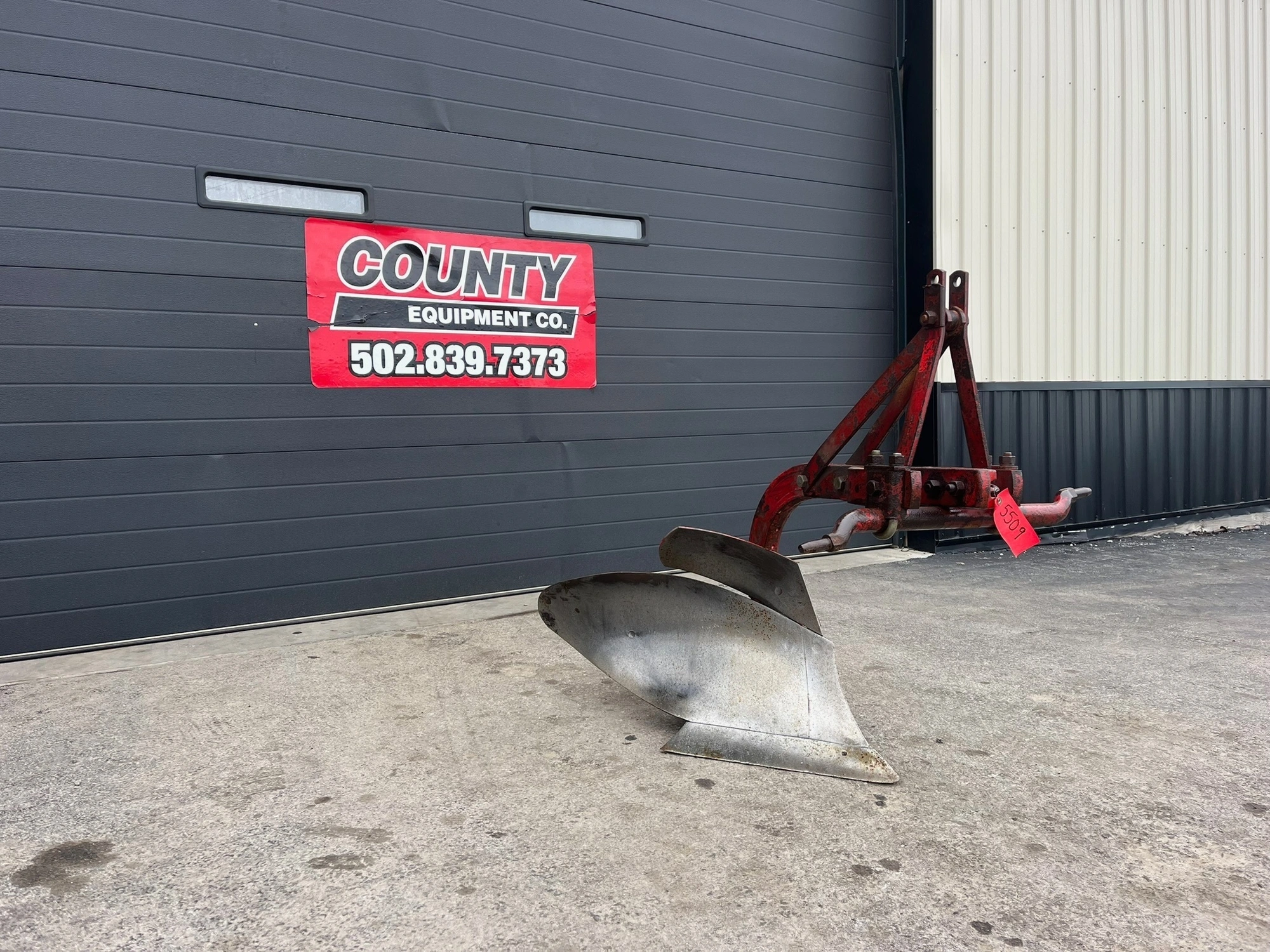 USED MASSEY FERGUSON 1 Bottom Plow