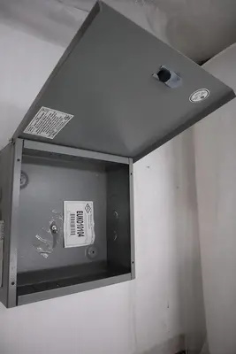 Hoffman 10N104 Nema Type 1 Enclosure 10" x 10" x 4" NEW OPEN BOX GF981