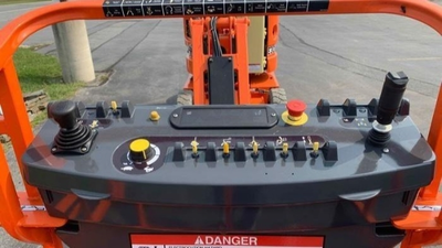 USED 2012 JLG E300AJP