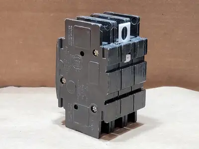 USED SQUARE D QOU330
