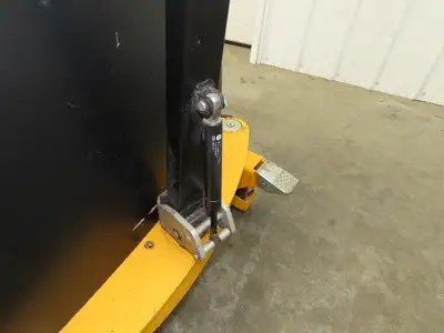 Used ULINE _UNKNOWN_ Pallet Lifters Indiana US | Arrow Industrial #1366960