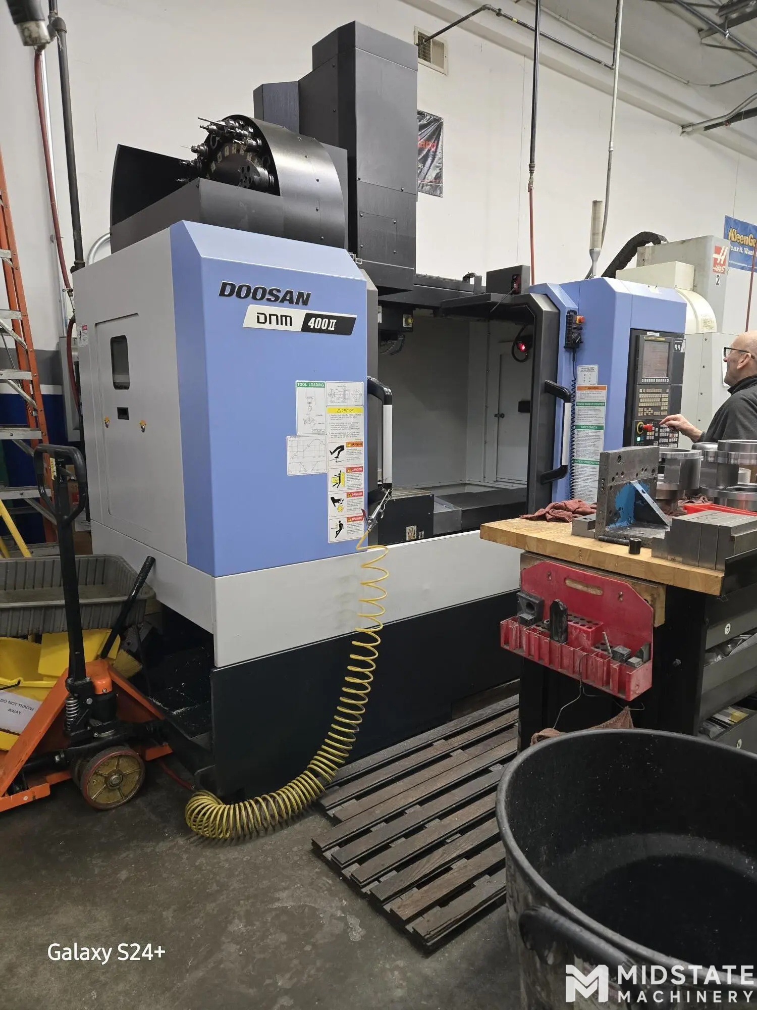 2015 Doosan DNM 400 II CNC Vertical Machining Center