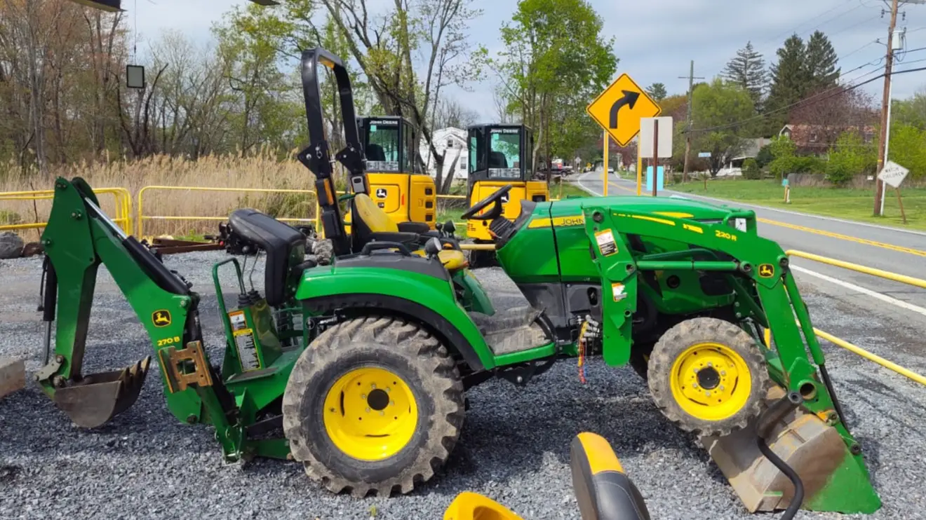 USED 2022 Deere 2038R