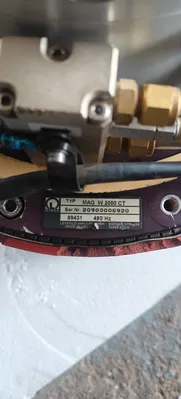 USED LEYBOLD MAG W 2000