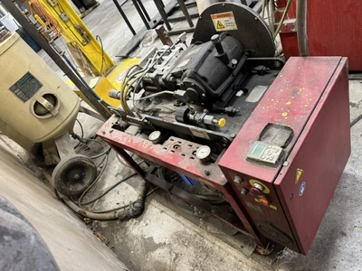 USED 2011 OMAX MAXIEM 2040