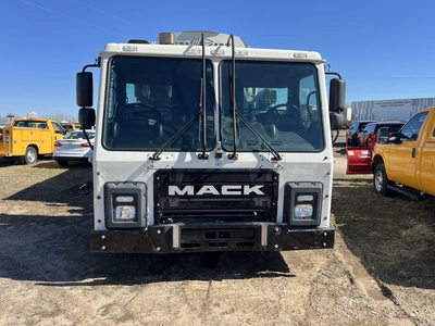 USED 2018 MACK LR613 REFUSE