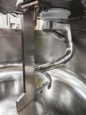 2016 EMPIRE AR300 Spiral Tipable Mixer | Harvest Equipment and Fabrication Inc (9)