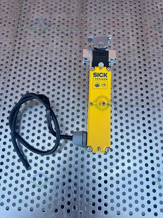 Used SICK I10-E0253 SAFETY DOOR LOCKING DEVICE 250V Electronics & Components California US | Equipment Lab #1278808