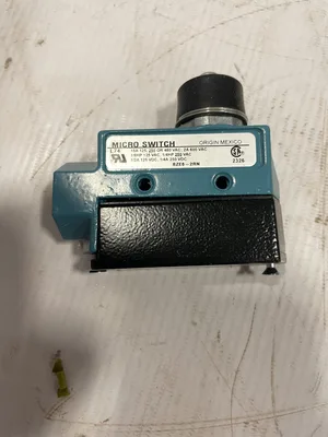 Honeywell Micro Switch BZE6-2RN Top Plunger Limit Switch 1/8&1/4HP 125/250V -NIB