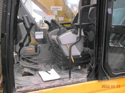 Used 2017 CATERPILLAR 325FLCR Crawler Excavators New York US | Beck Equipment #1509283
