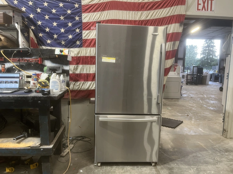 Used WHIRLPOOL GOLD FREEZER ON BOTTOM Refrigerators Michigan US | Miedema Asset Management Group #1425164
