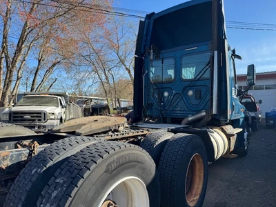 USED 2017 FREIGHTLINER CASCADIA
