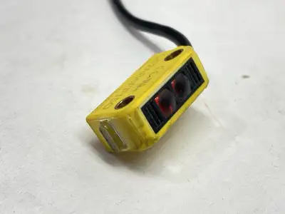 Q12AB6FF15Q | Banner  Photoelectric Sensor 10-30VDC 72105 - Used