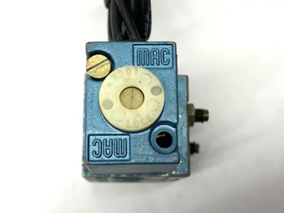 USED MAC VALVES PNEUMATIC SOLENOID VALVE 1/4" PORTS MISSING SCREW