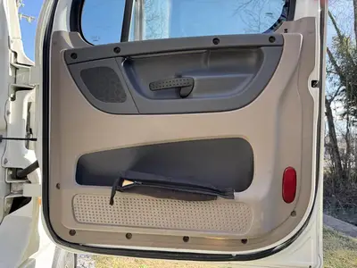 USED 2013 FREIGHTLINER CASCADIA 125