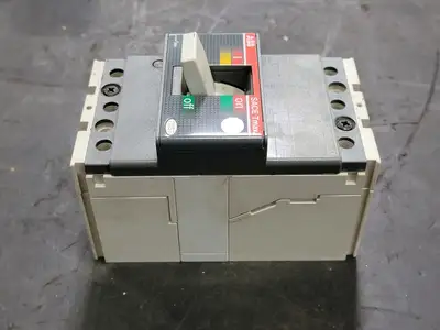 40 Amp, 3 Pole, 480-600Y/347 volts Circuit Breaker