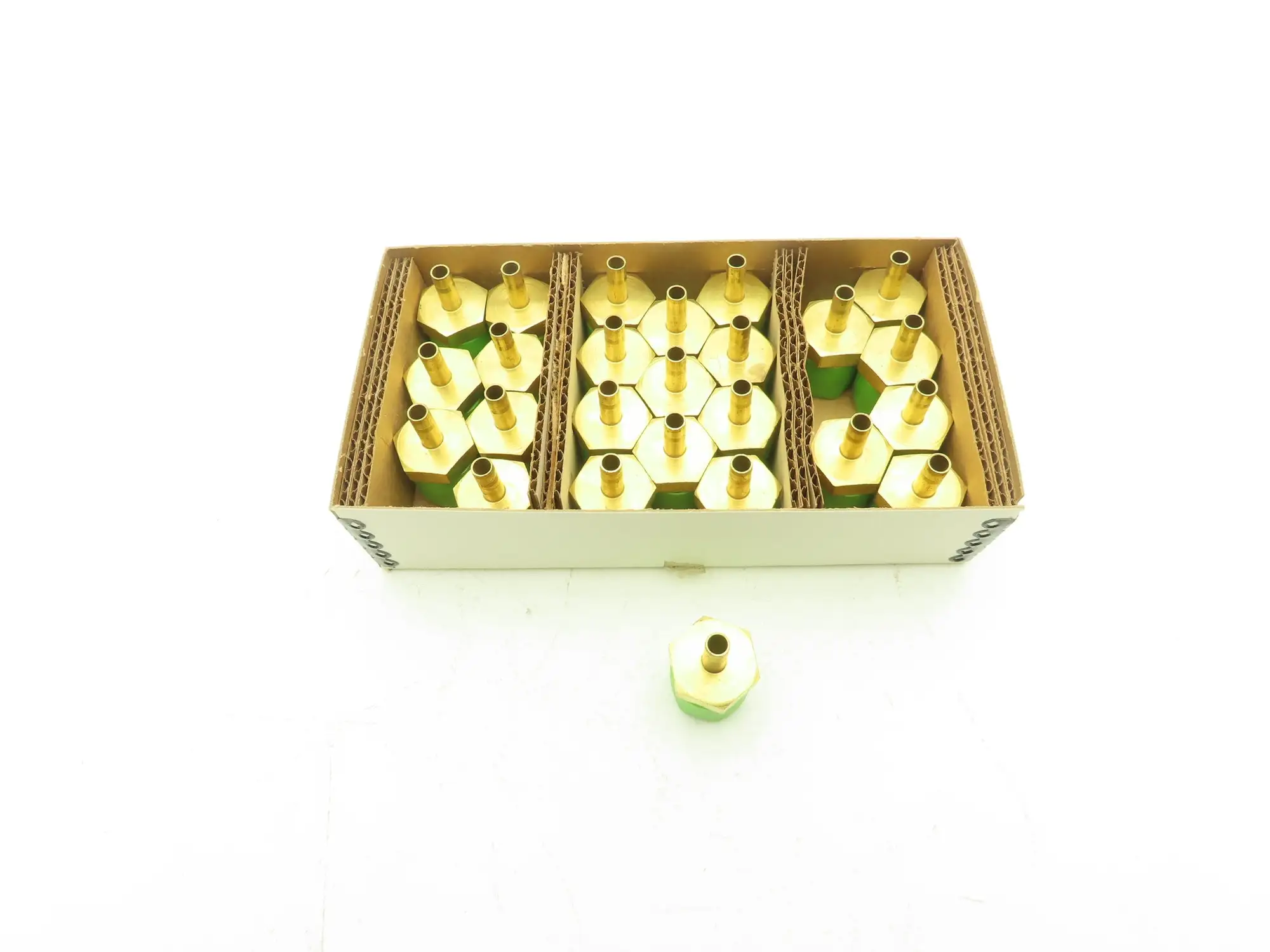 Cajon B4TA18 Swagelok Compression Fitting Adapter 1/4" Tube to 3/8"NPT Lot of 25