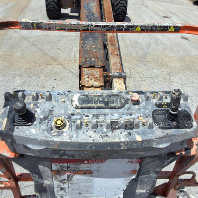USED 2012 JLG 800S