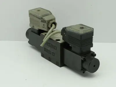 Moog HPN 676775 WE43P06C06PC0BN Directional Control Valve 24V