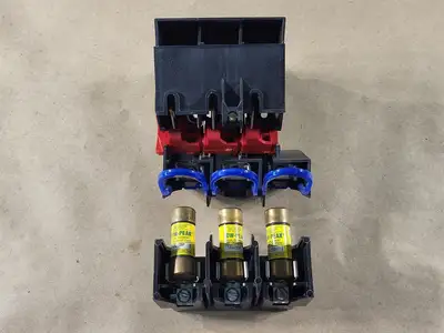 Disconnect Switch with 15 Amp Fuse LPJ-12SP