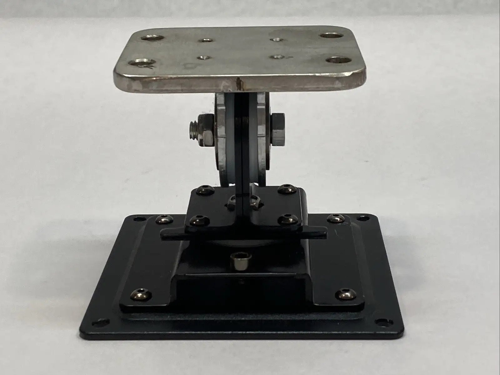 USED ERGOTRON 100 SERIES SINGLE PIVOT
