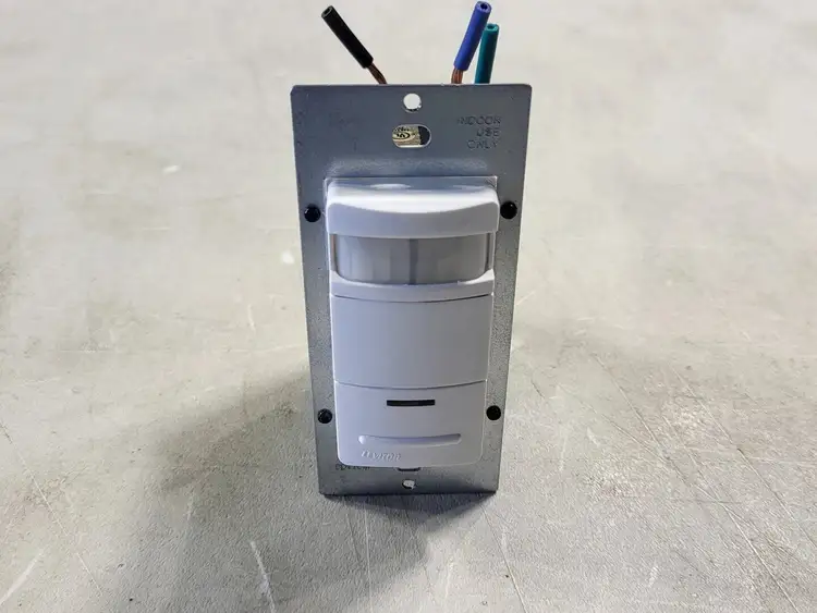 New | in-Stock LEVITON ODS15-IDW Lighting British Columbia CA | Lenmark #248881