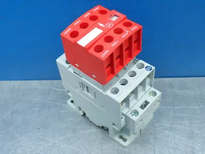 NEW ALLENBRADLEY 700SEF620EJC