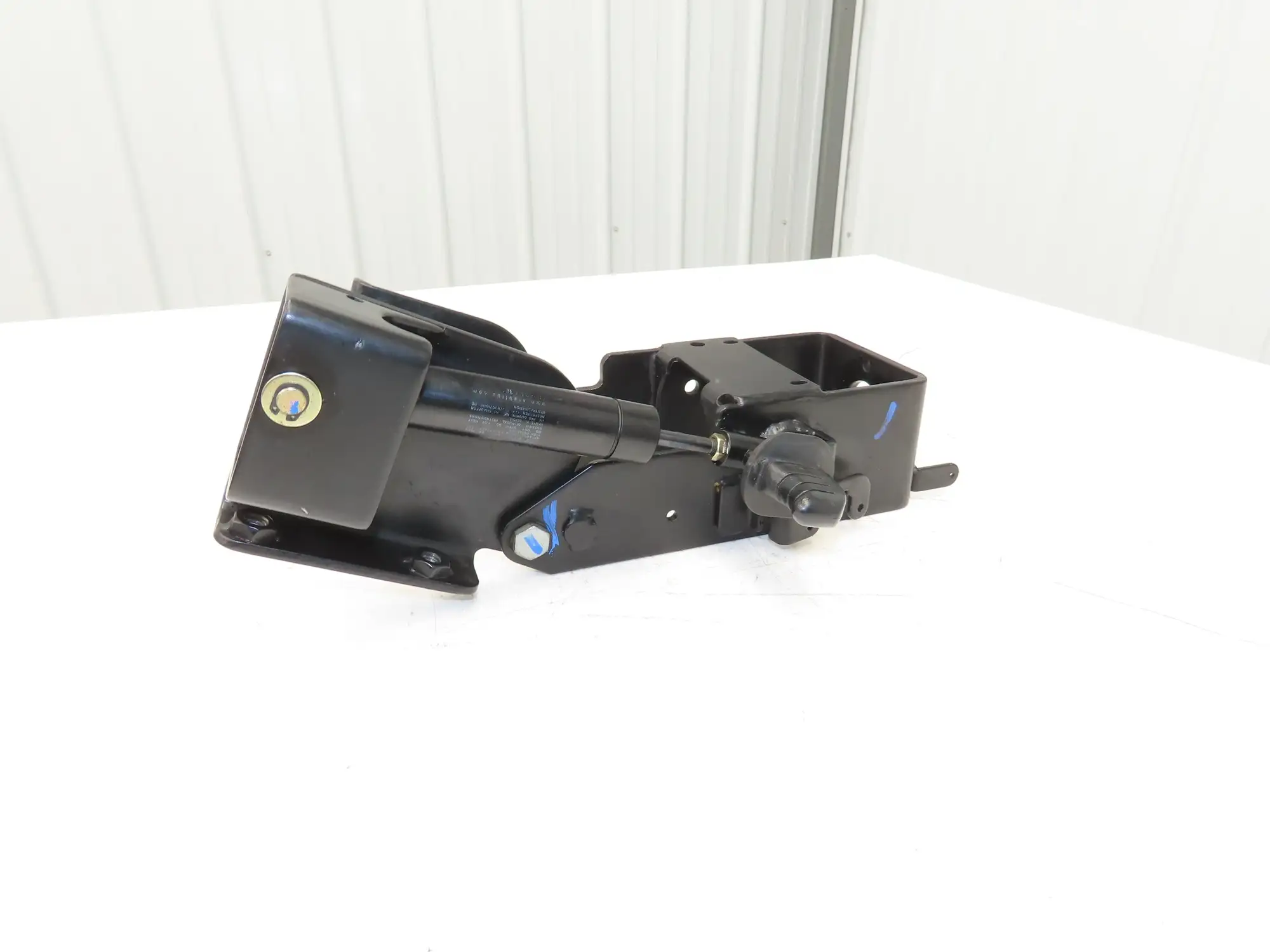 Hyster 8808585 Forklift Steering Column Tilt Bracket Assembly Removed From E80XN