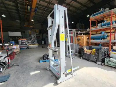 Power/Vac Switchgear Lift Truck 850 lbs