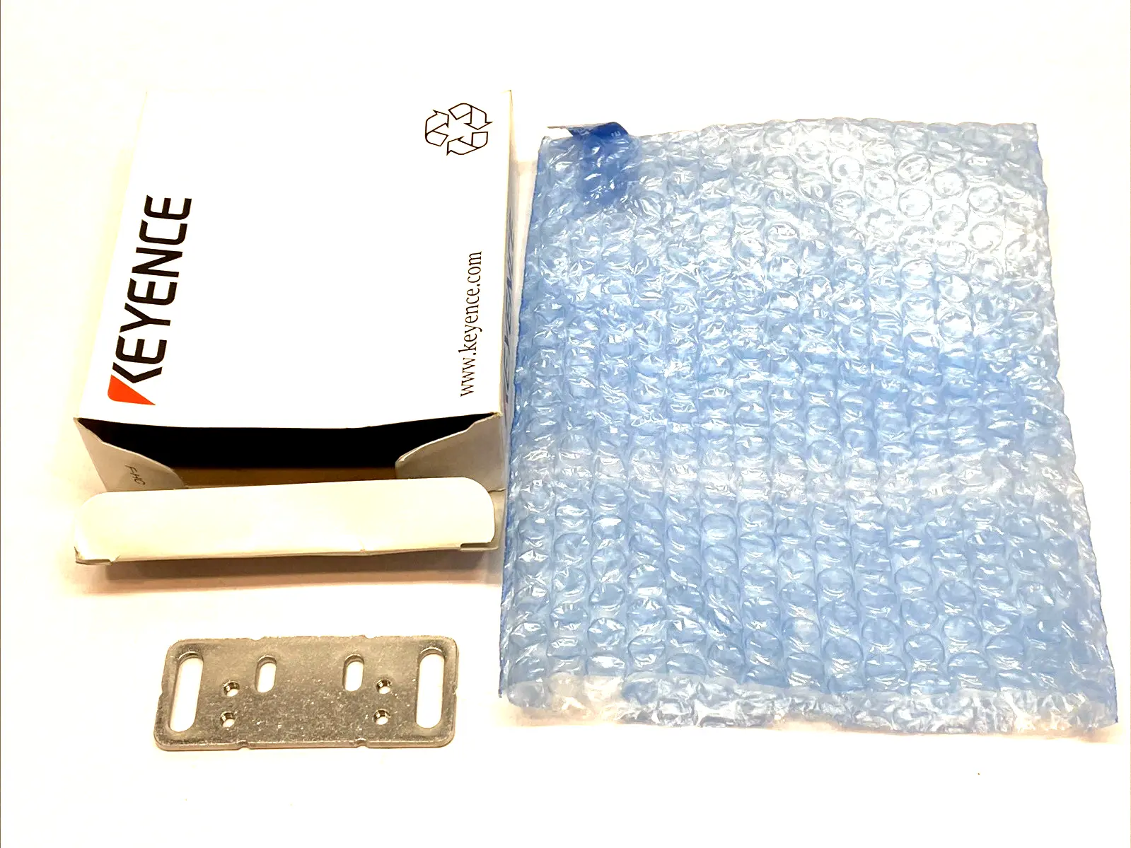 USED KEYENCE FLAT NON‑CONTACT MOUNTING BRACKET