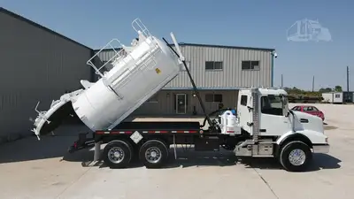 Used 2019 VOLVO VHD64B200 Vacuum Truck Texas US | Roll Off Truck World #1492017
