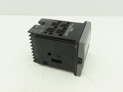 Honeywell UDC2500 Digital Temperature Controller DC2501-E0-0L00-200-00000-00-0