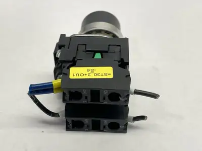 USED SIEMENS KEYLOCK SWITCH 2-POSITION 10A 500V 22.3MM NO KEY