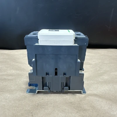 NEW Schneider Electric LC1D80