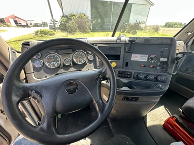 USED 2016 FREIGHTLINER CASCADIA 125