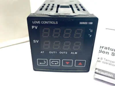 USED DWYER, LOVE CONTROLS TEMPERATURE CONTROLLER 1/16 DIN SIZE
