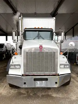 USED 2011 KENWORTH T800