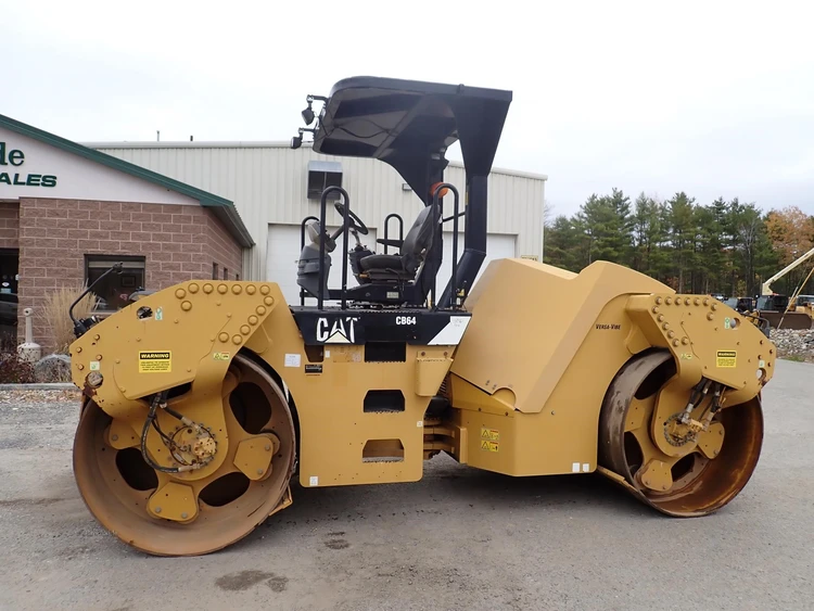 Used 2014 CATERPILLAR CB64 Tandem Rollers Massachusetts US | Brookside Equipment Sales #1422185
