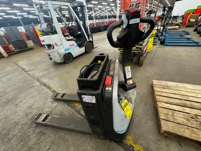 Used _UNKNOWN_ _UNKNOWN_ Electric Pallet Trucks North Carolina US | Myron Bowling Auctioneers Inc #1543545