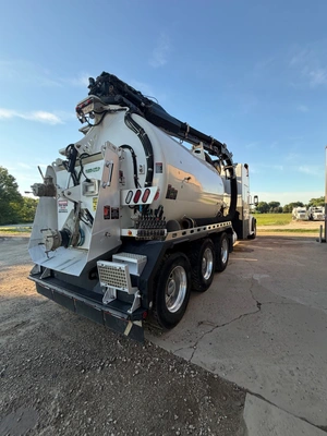 2023 TORNADO F4 Hydro Excavator | VacSource (5)